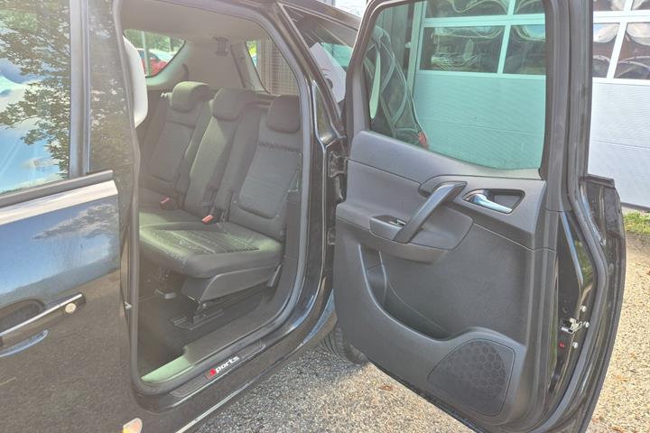 Grøn Opel Meriva fra 2012