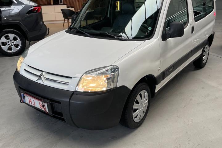 Hvid Citroën Berlingo fra 2007 set udefra