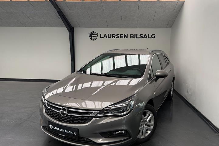 Grå Opel Astra fra 2017 set udefra