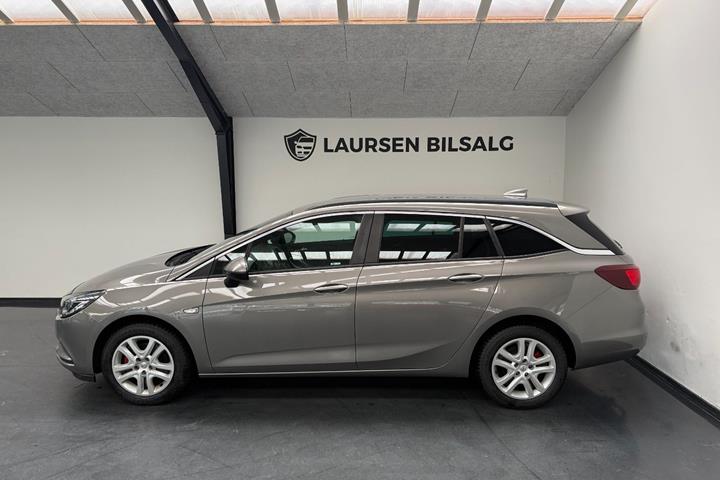 Grå Opel Astra fra 2017