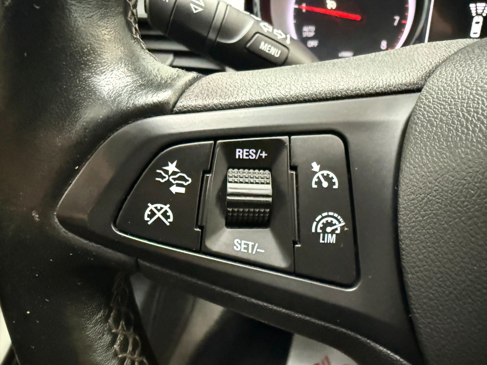 Grå Opel Astra fra 2017