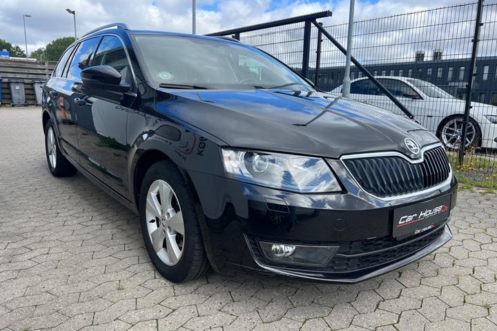 Sort Skoda Octavia fra 2016