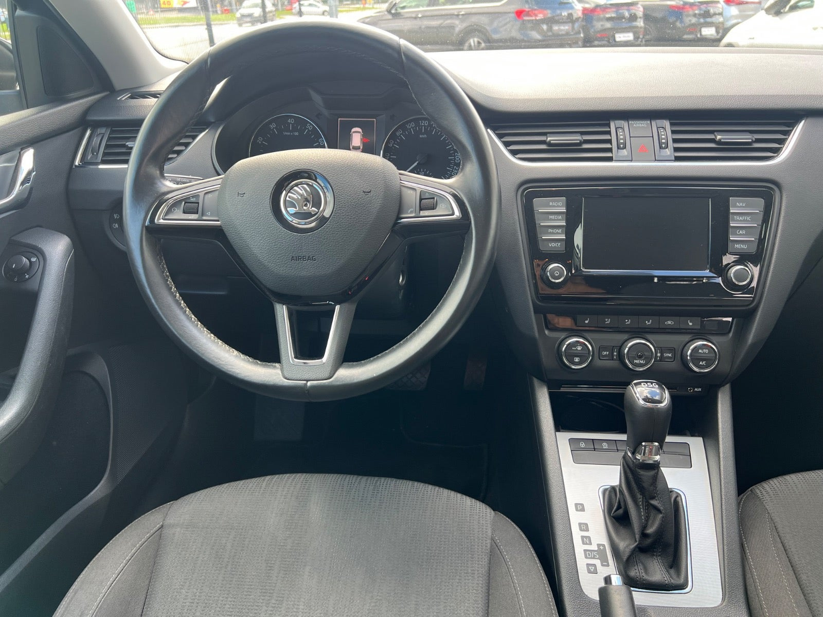 Sort Skoda Octavia fra 2016