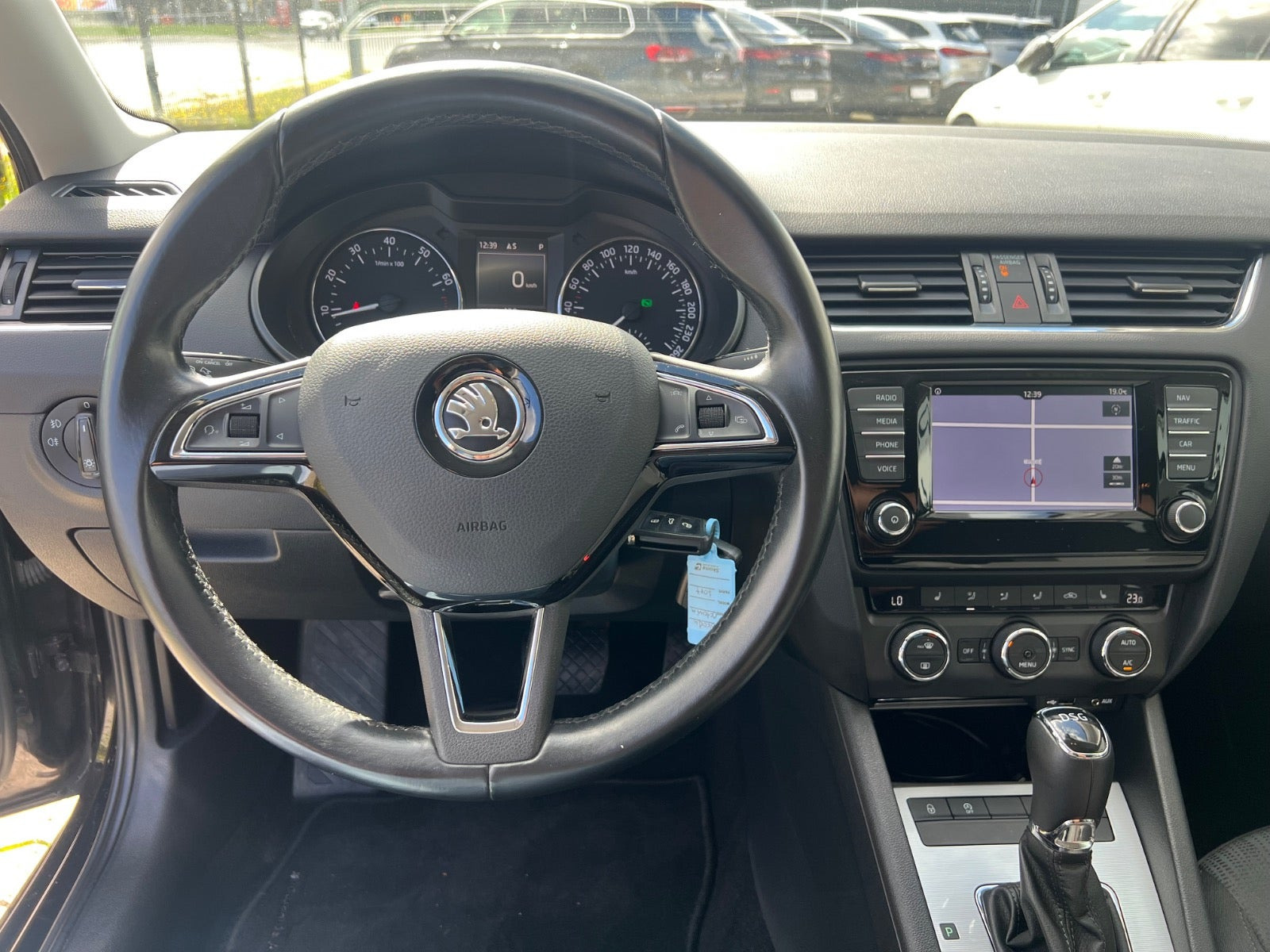 Sort Skoda Octavia fra 2016