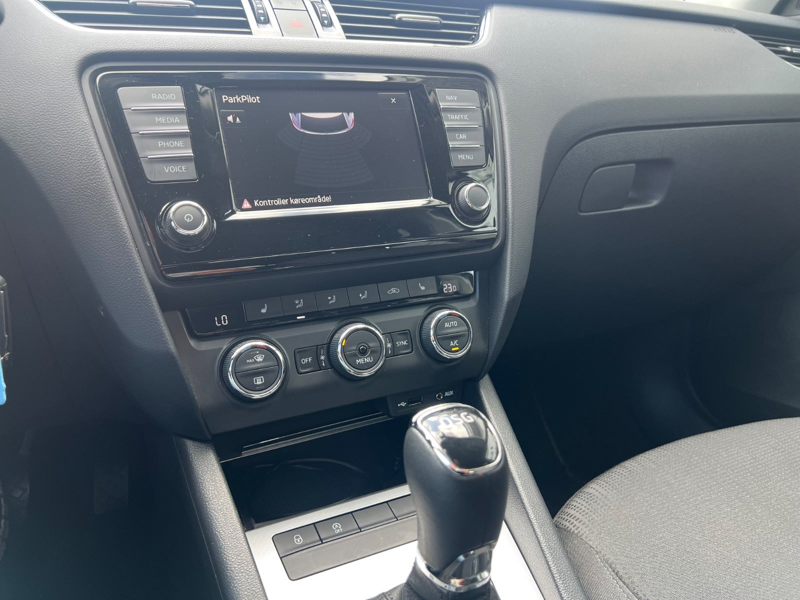 Sort Skoda Octavia fra 2016