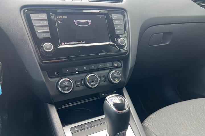 Sort Skoda Octavia fra 2016