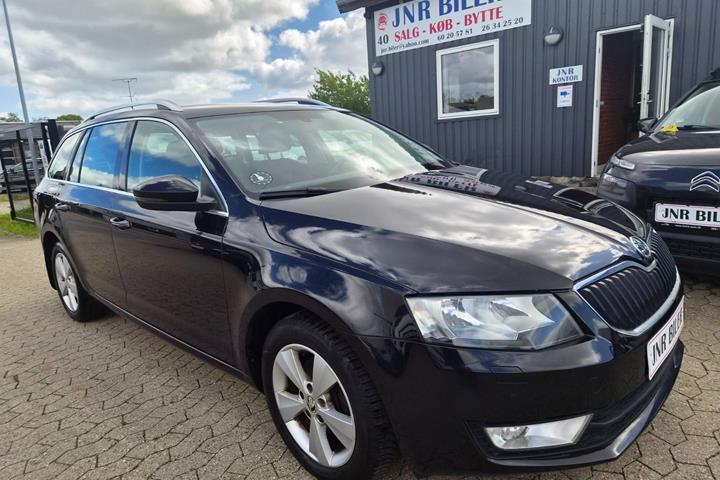 Sort Skoda Octavia fra 2014