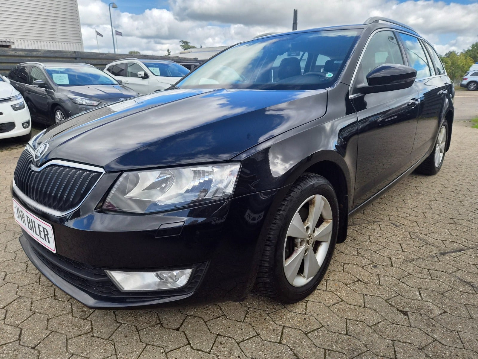 Sort Skoda Octavia fra 2014