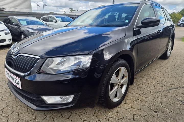 Sort Skoda Octavia fra 2014
