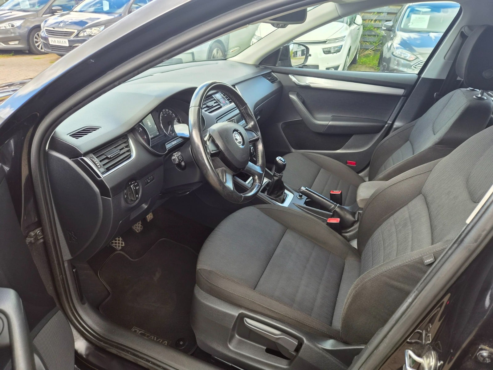 Sort Skoda Octavia fra 2014