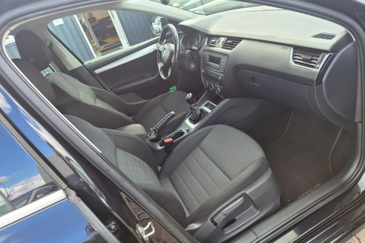 Sort Skoda Octavia fra 2014