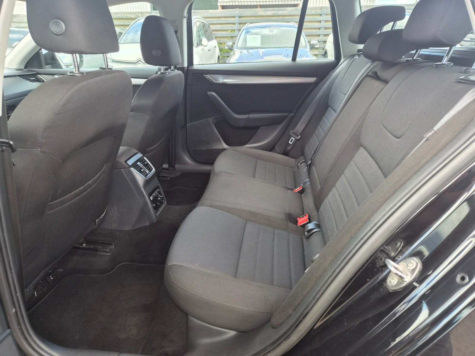 Sort Skoda Octavia fra 2014