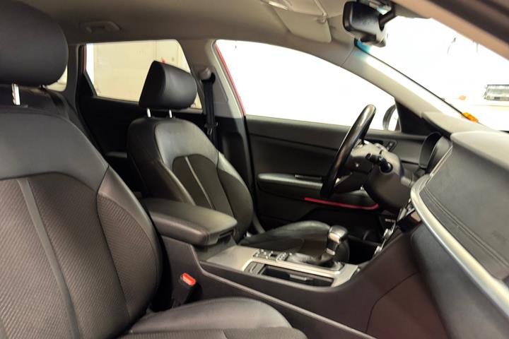 Rød Kia Optima fra 2020