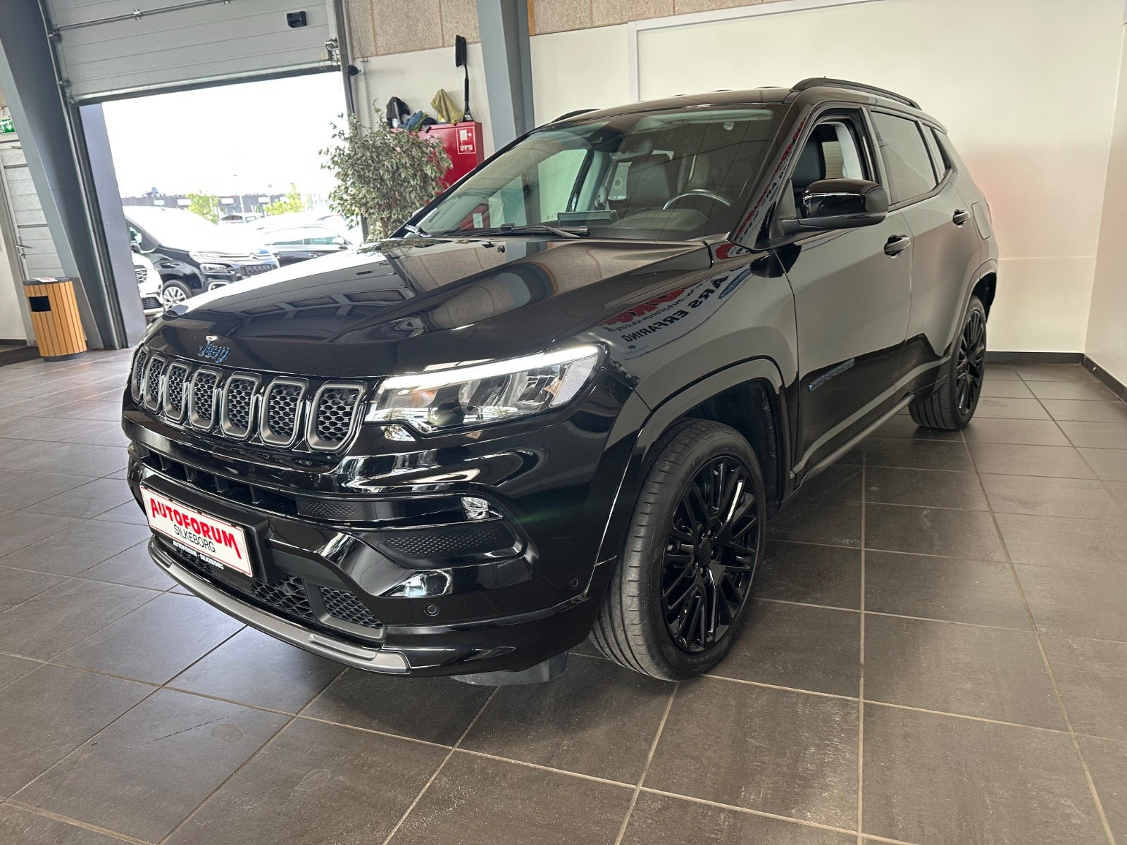 Sort Jeep Compass fra 2022