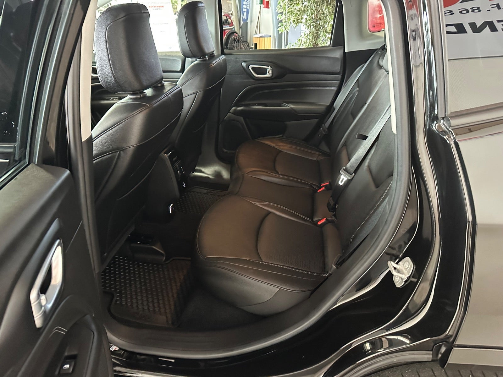 Sort Jeep Compass fra 2022