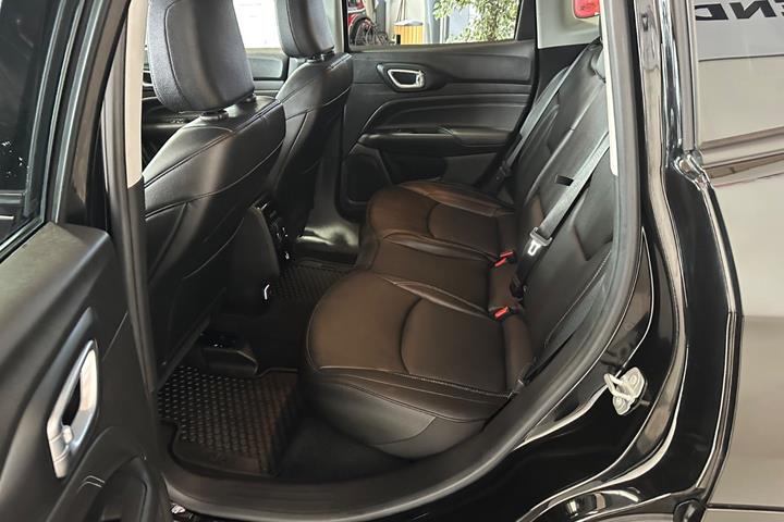 Sort Jeep Compass fra 2022