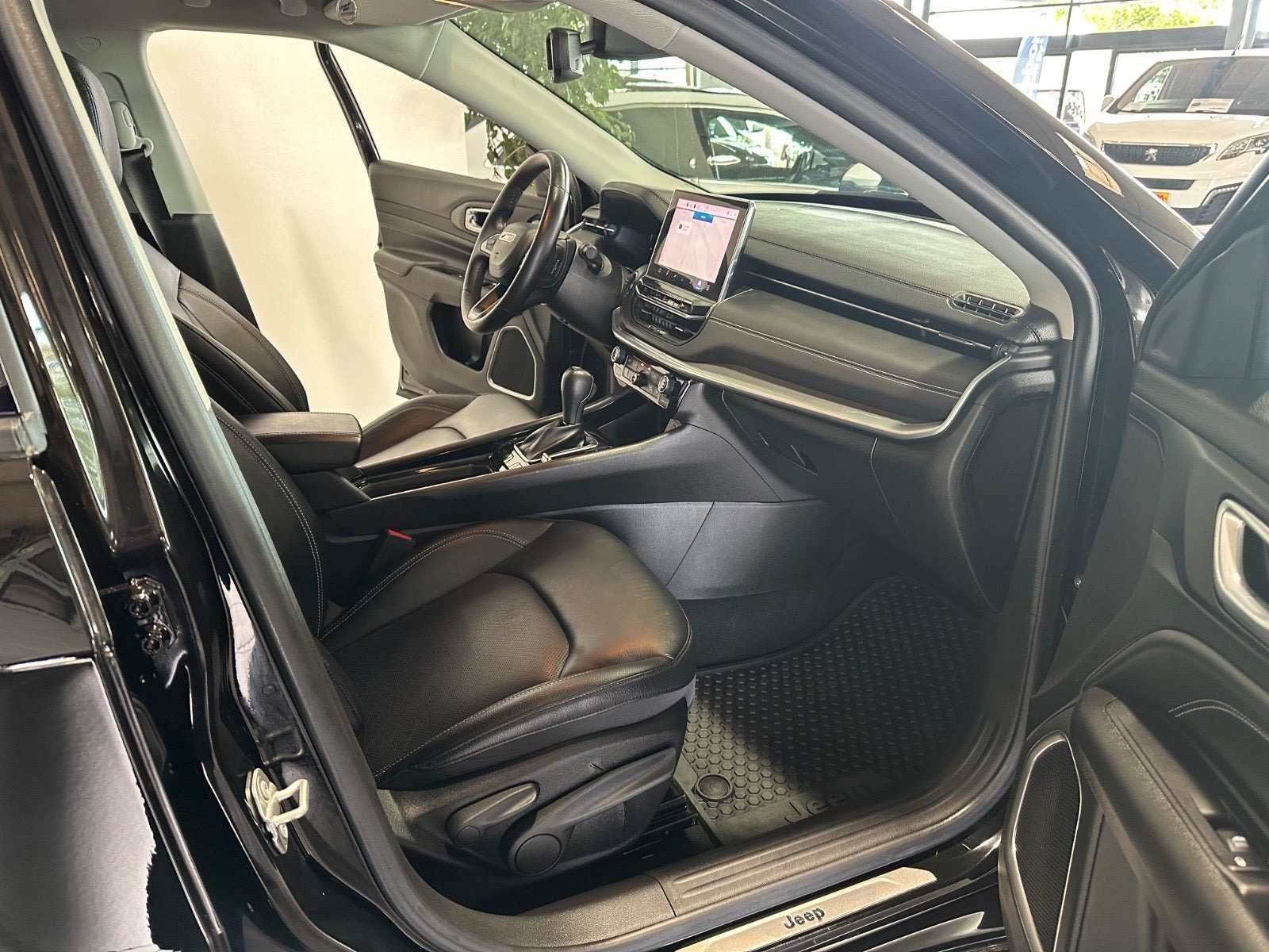 Sort Jeep Compass fra 2022