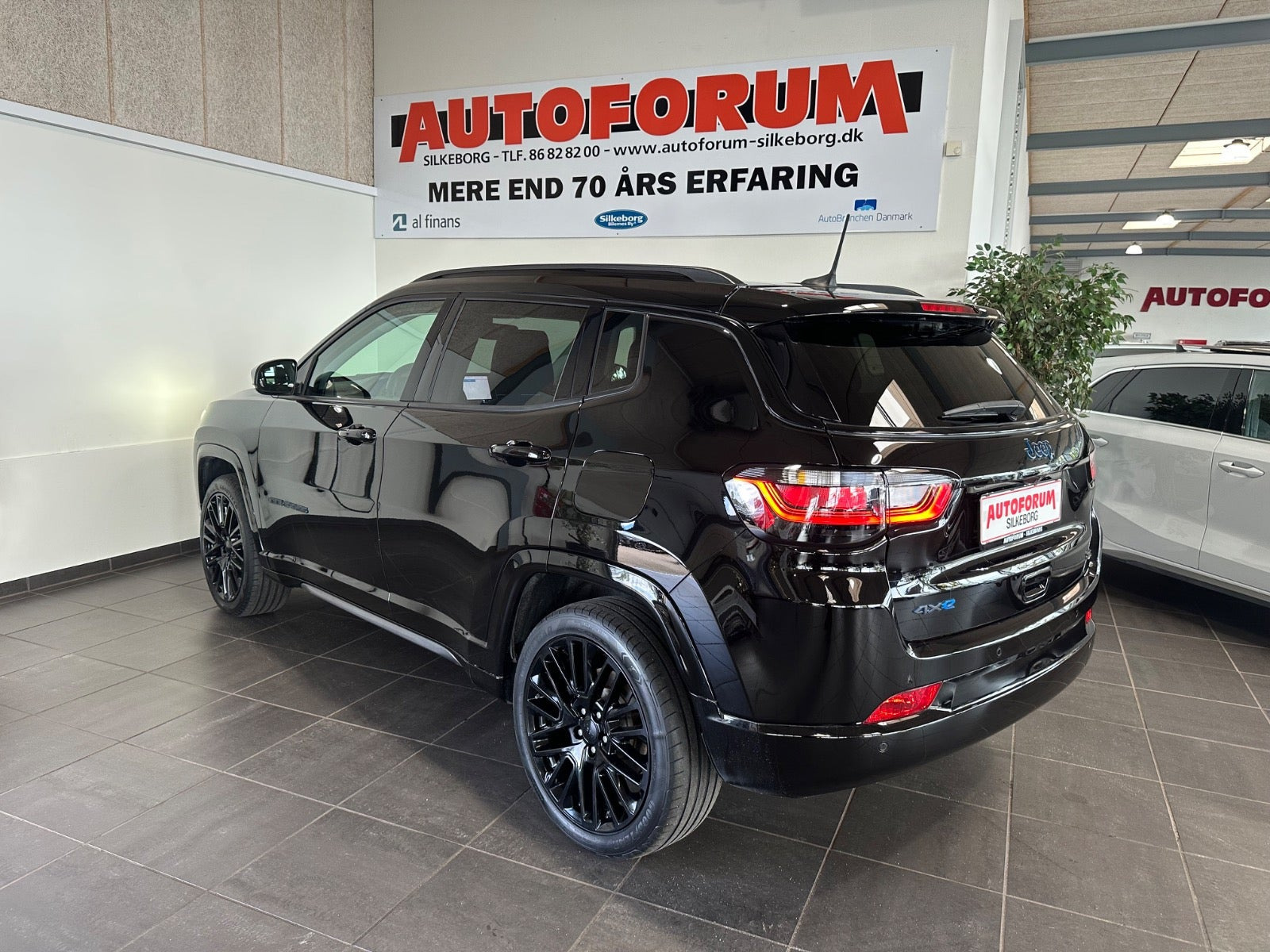 Sort Jeep Compass fra 2022