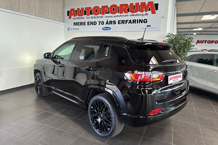 Sort Jeep Compass fra 2022