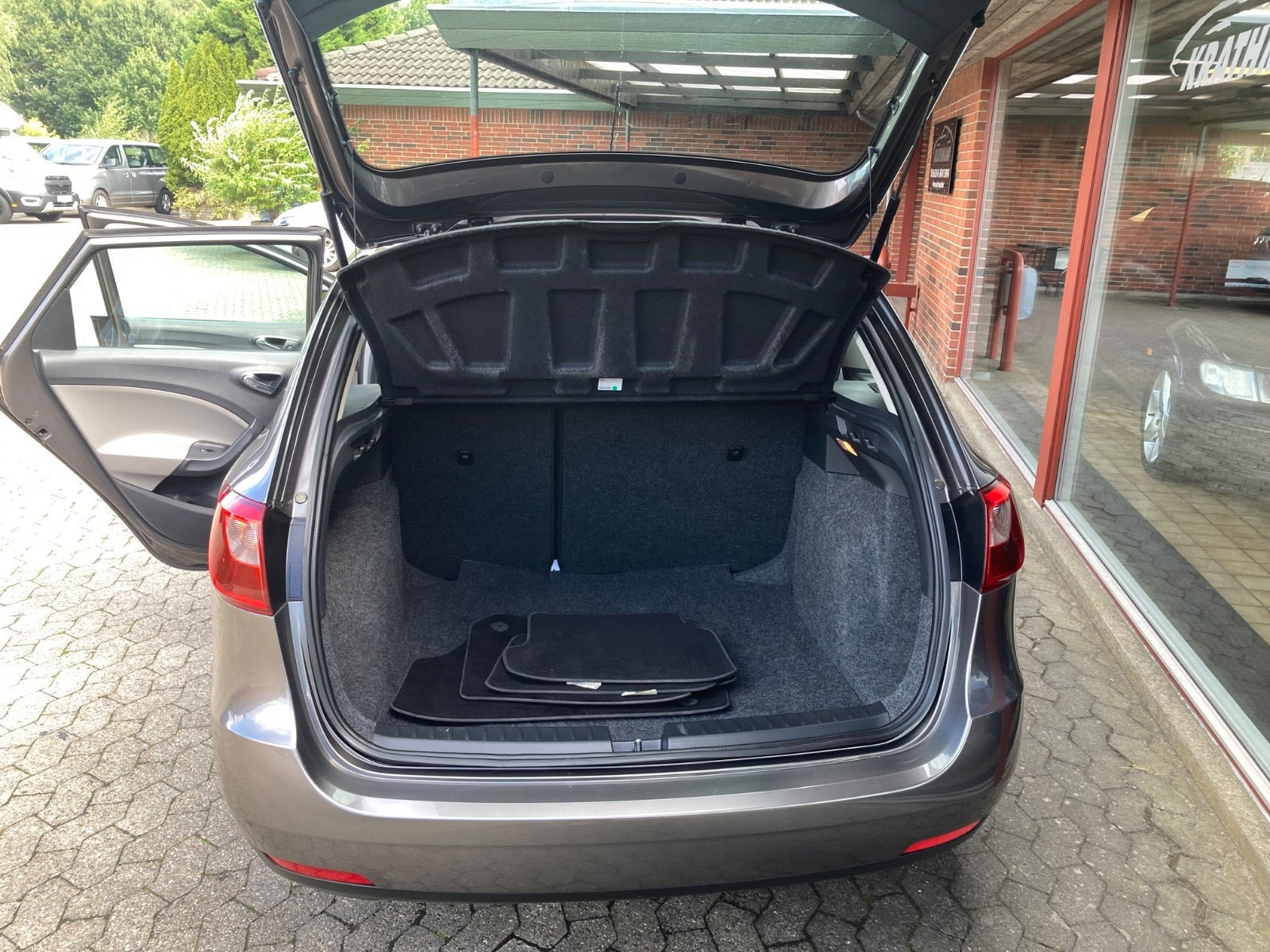 Grå Seat Ibiza fra 2016
