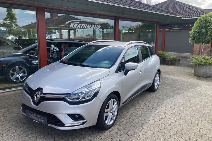 Sølv Renault Clio IV fra 2019 set udefra