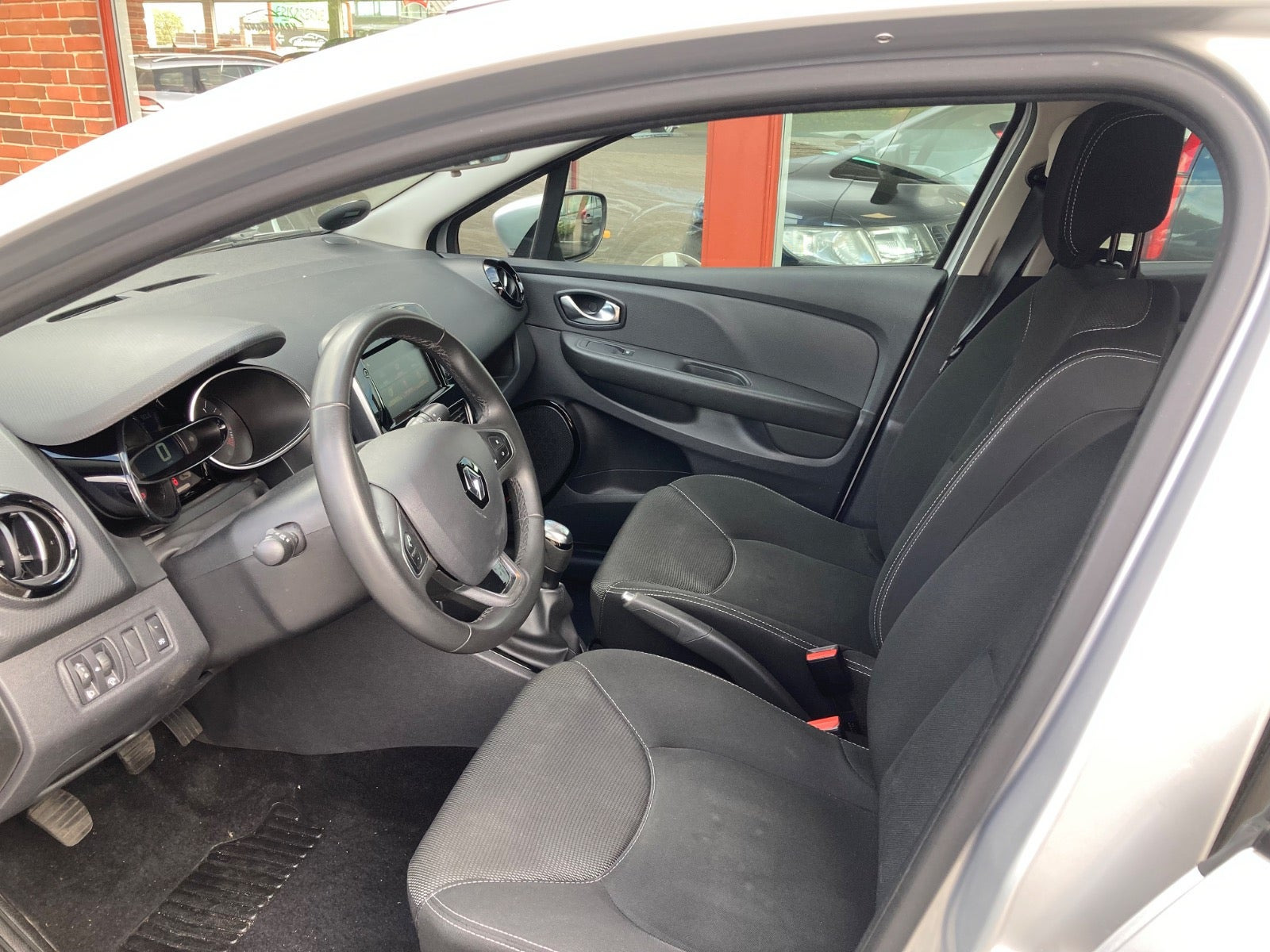 Sølv Renault Clio IV fra 2019