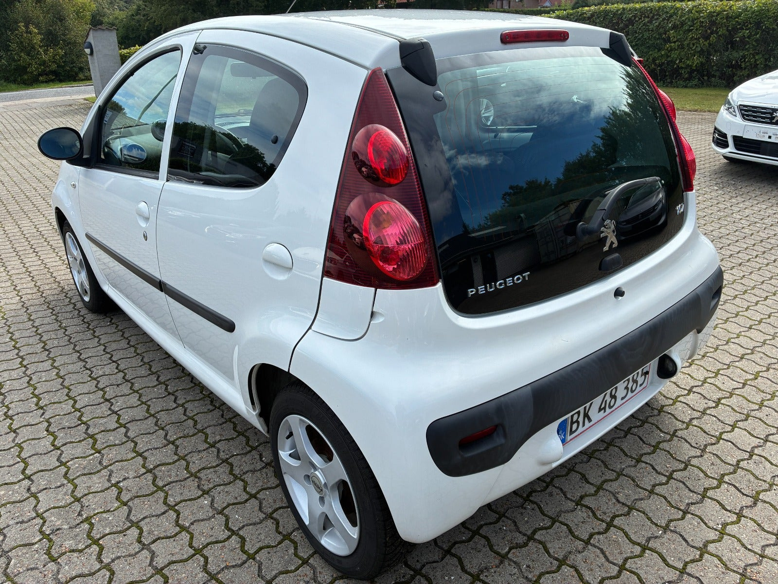 Hvid Peugeot 107 fra 2013