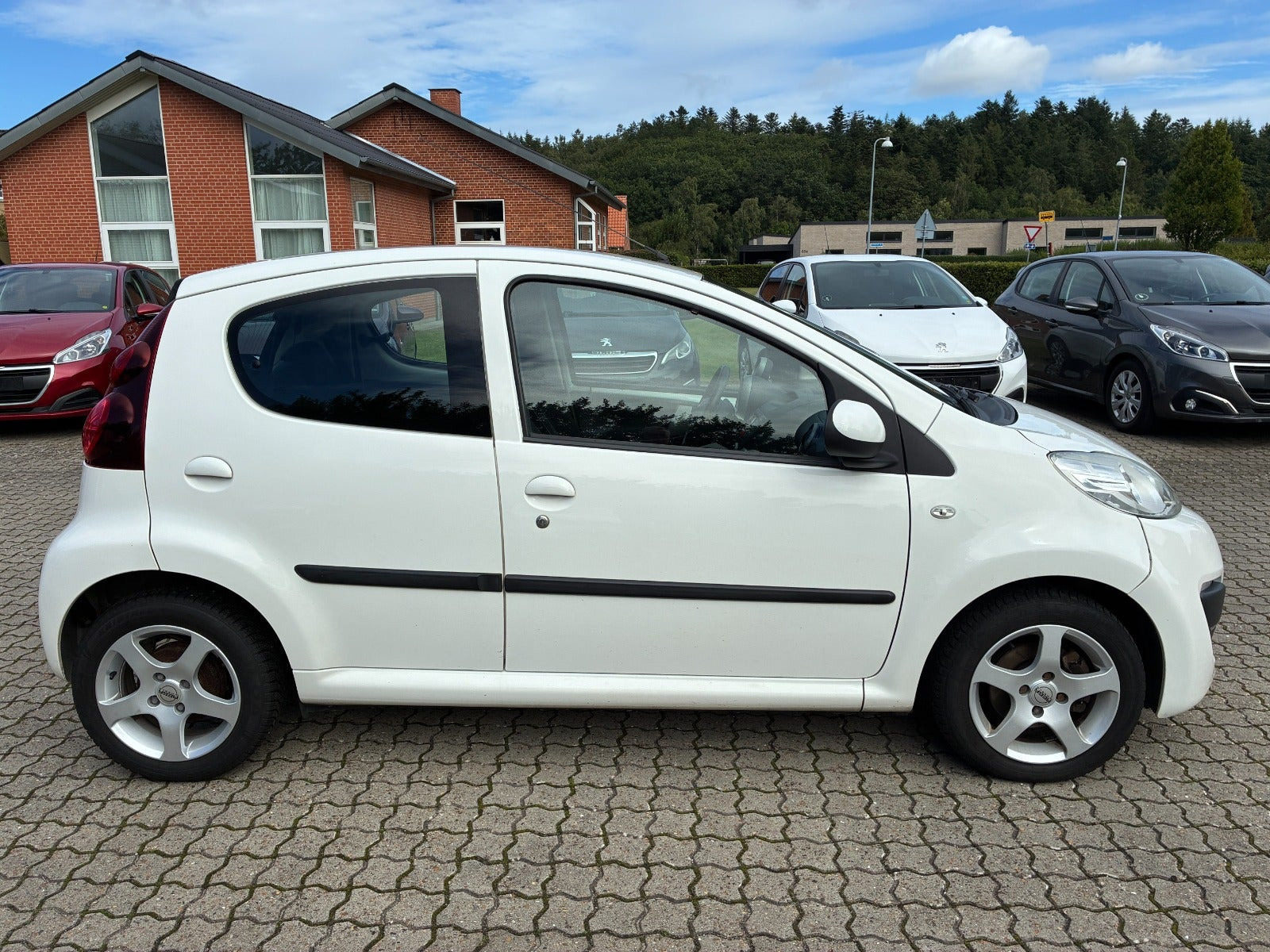 Hvid Peugeot 107 fra 2013
