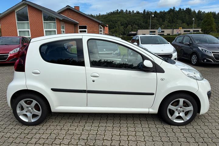 Hvid Peugeot 107 fra 2013