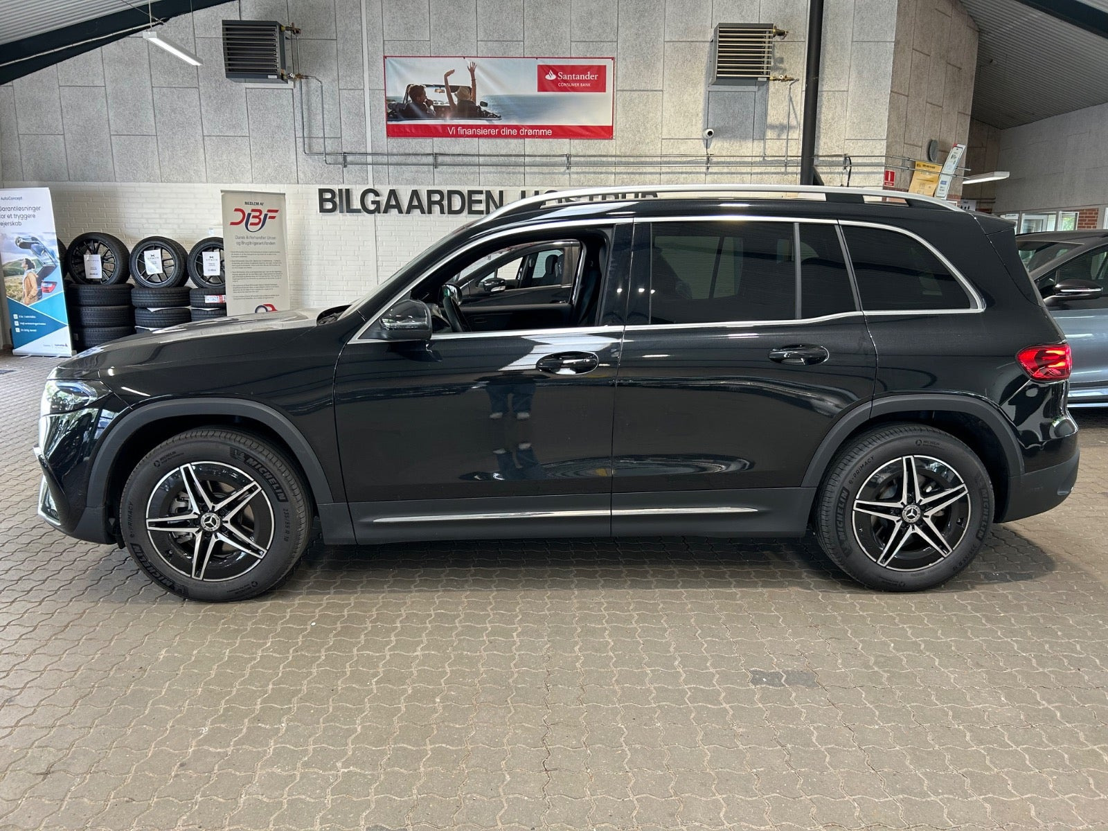 Sort Mercedes EQB250+ fra 2025