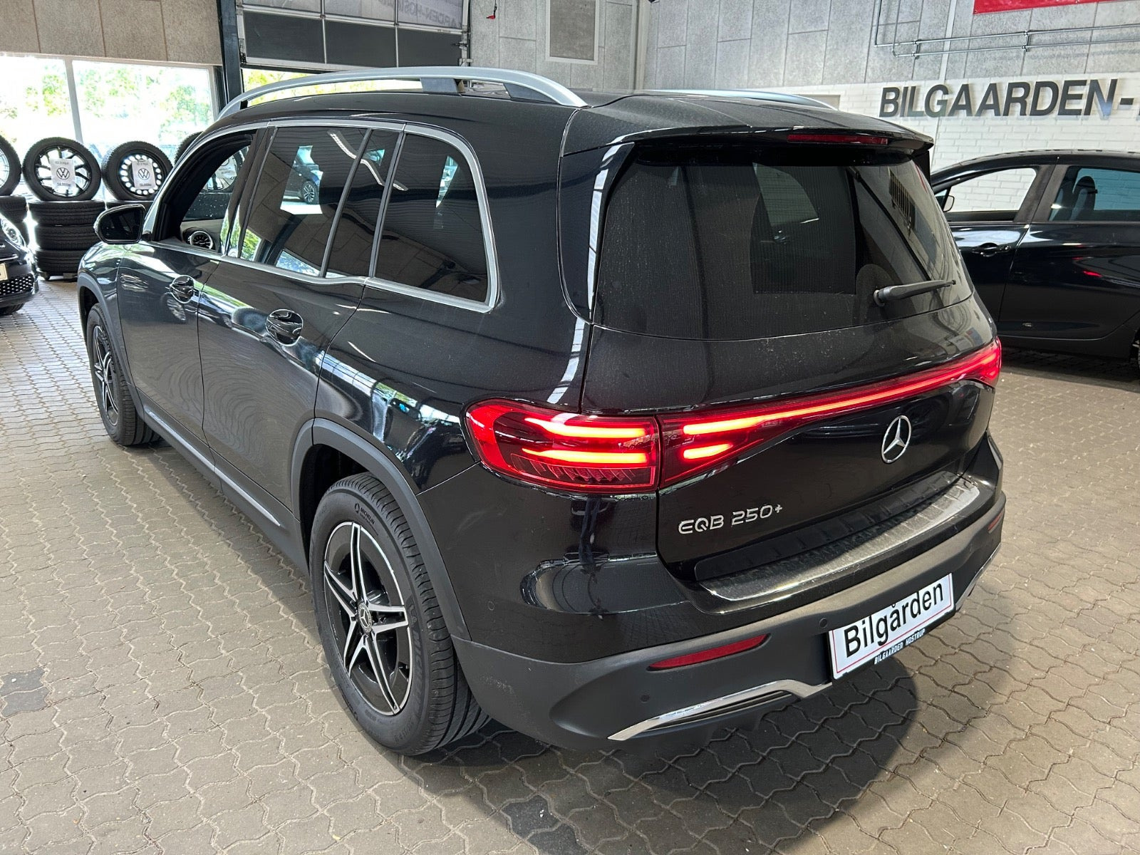 Sort Mercedes EQB250+ fra 2025