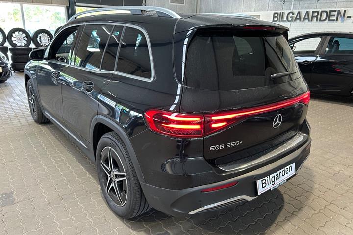 Sort Mercedes EQB250+ fra 2025