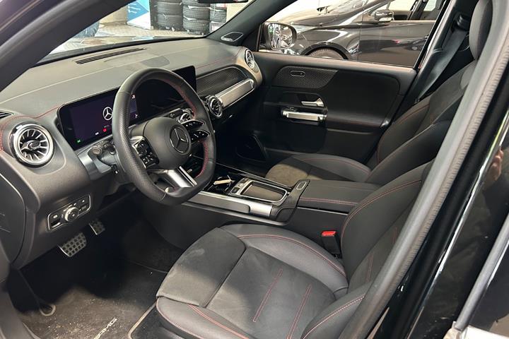 Sort Mercedes EQB250+ fra 2025