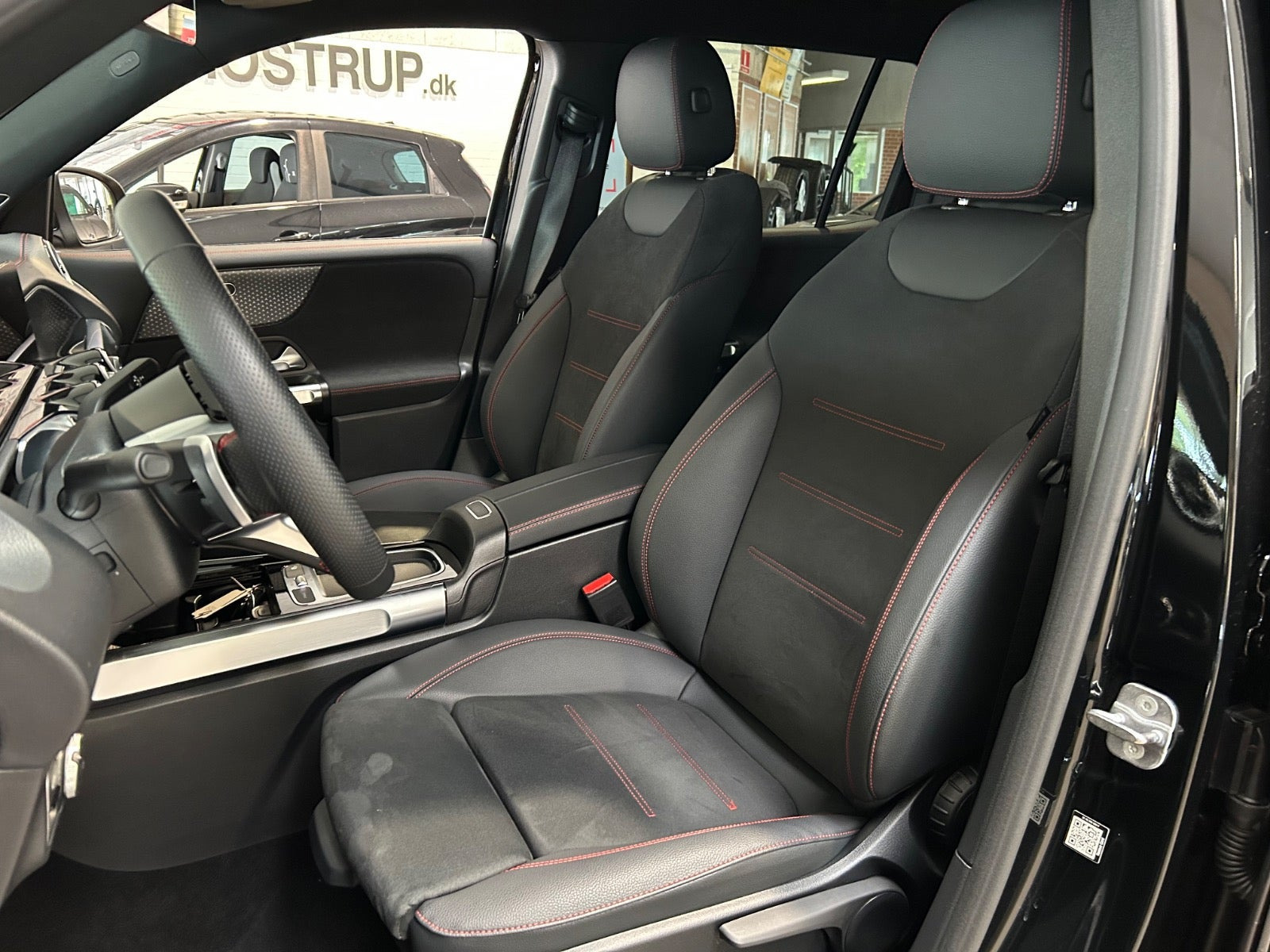 Sort Mercedes EQB250+ fra 2025