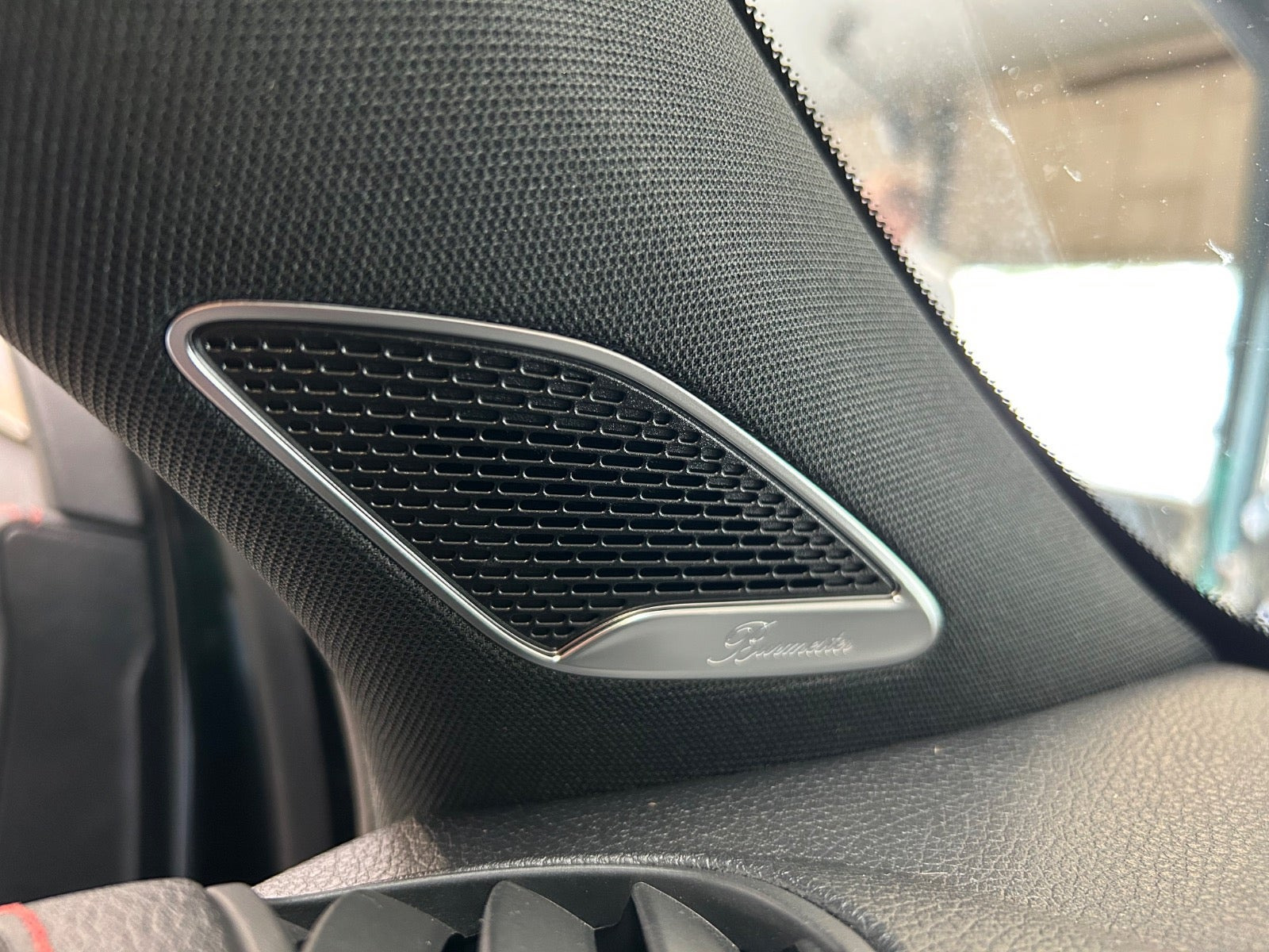 Sort Mercedes EQB250+ fra 2025