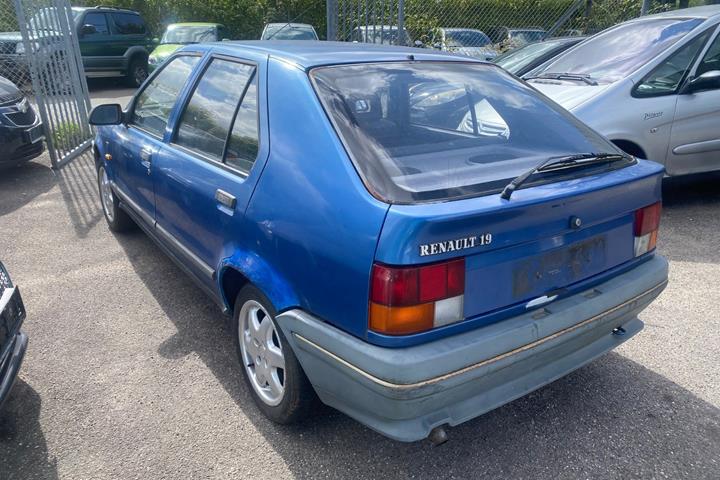 undefined Renault 19 fra 1989 set udefra