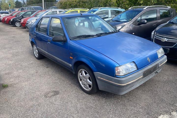undefined Renault 19 fra 1989 set udefra