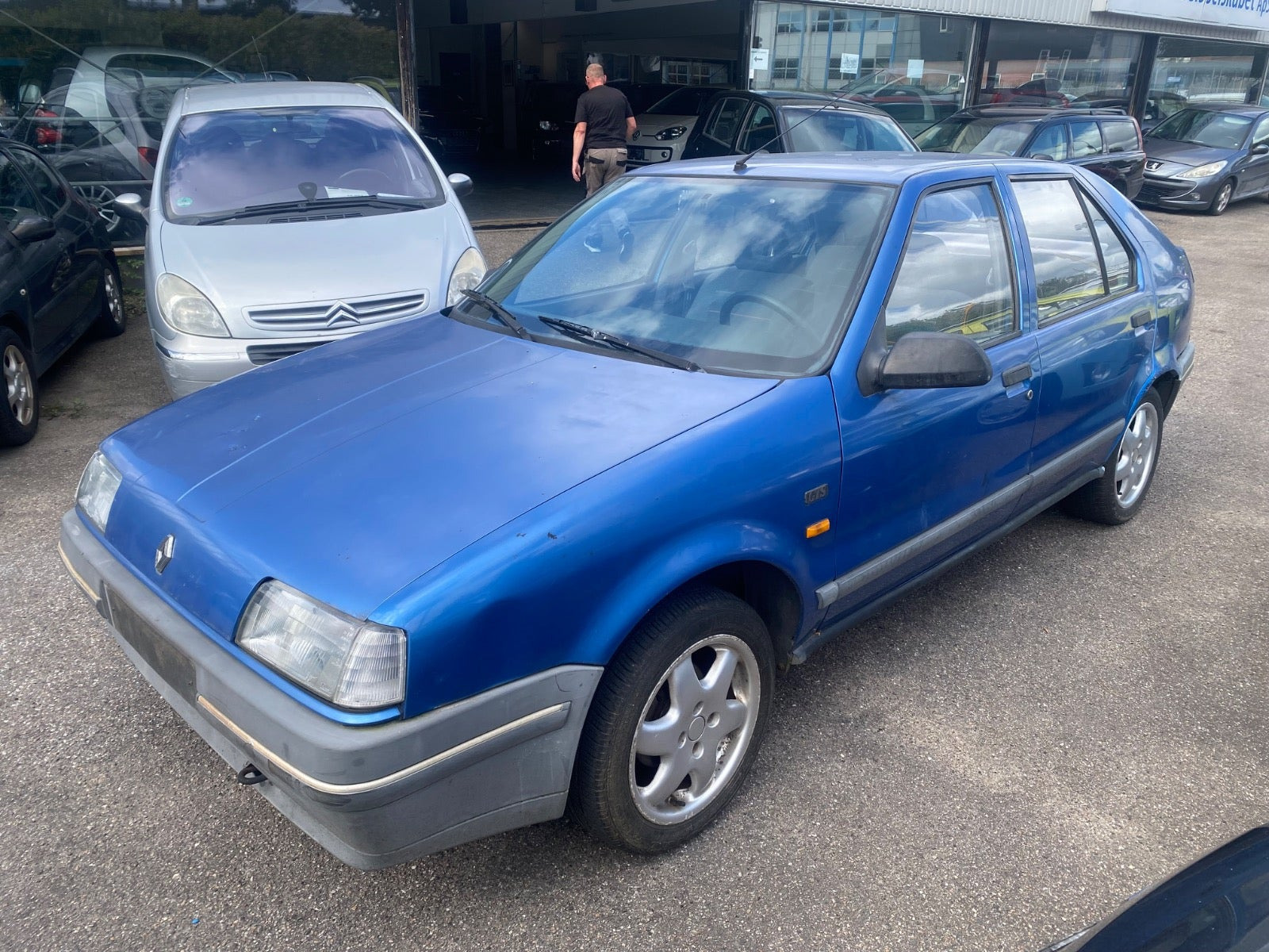 undefined Renault 19 fra 1989 set udefra
