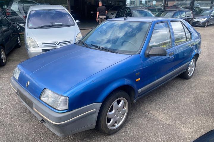 undefined Renault 19 fra 1989 set udefra