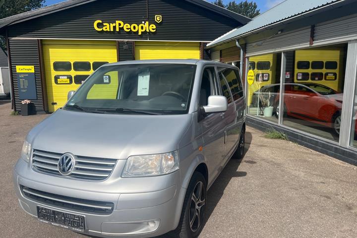 Sølv VW Transporter fra 2005