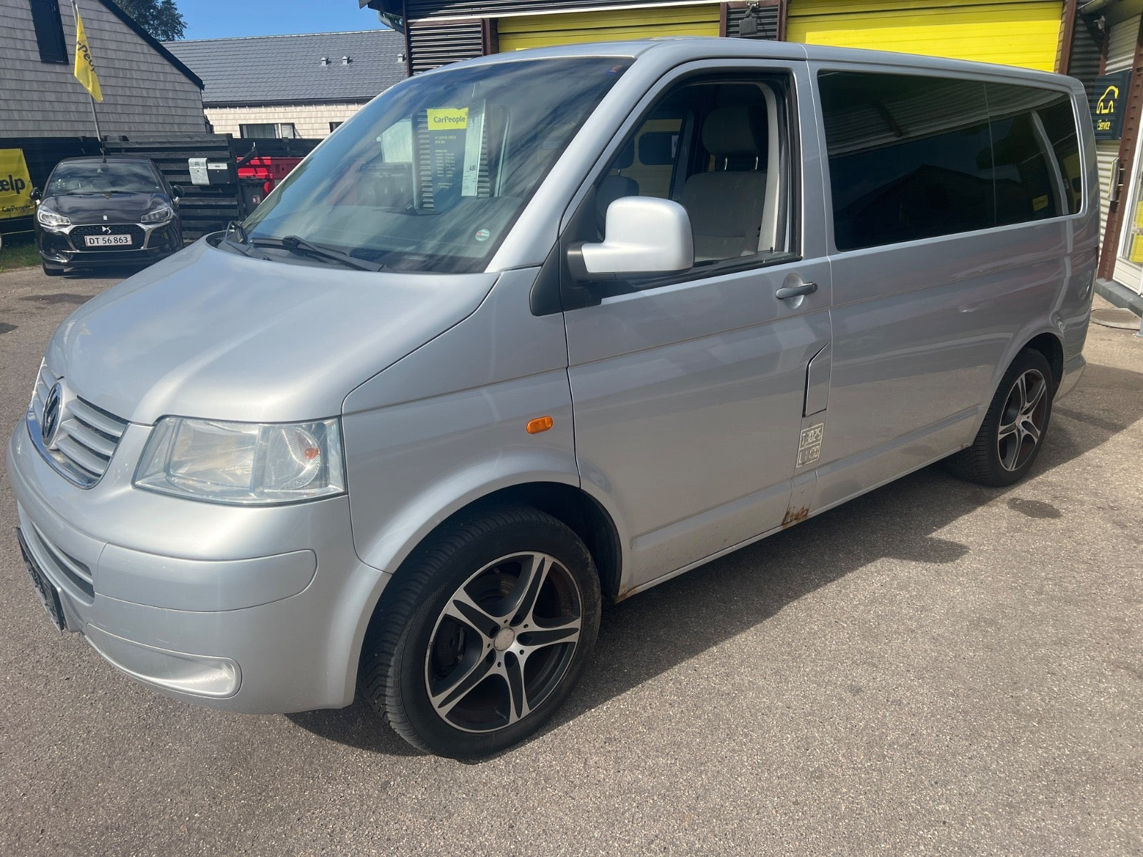 Sølv VW Transporter fra 2005