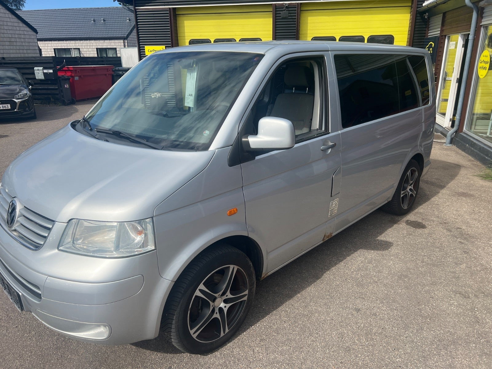 Sølv VW Transporter fra 2005