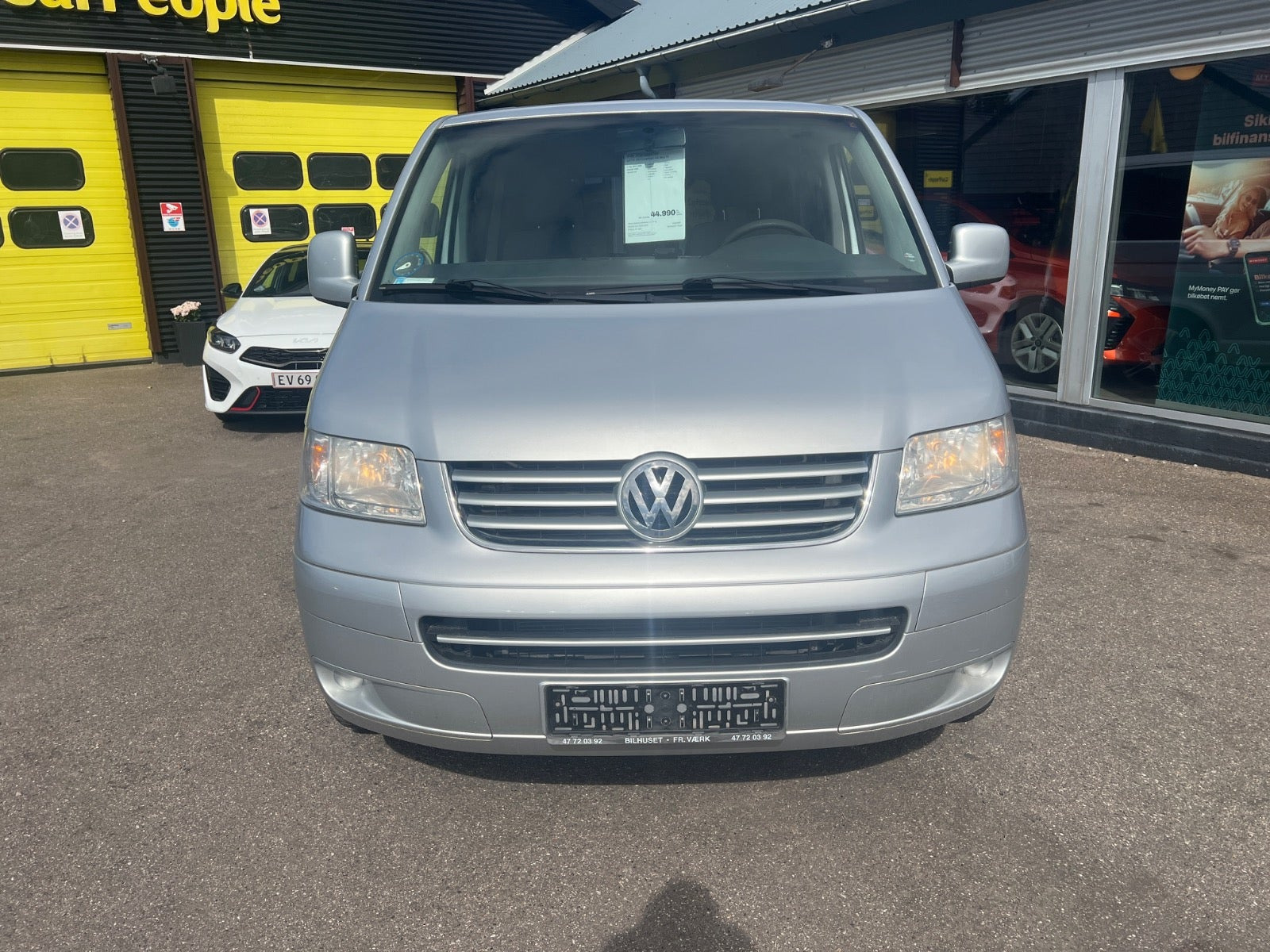 Sølv VW Transporter fra 2005