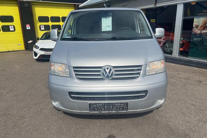 Sølv VW Transporter fra 2005
