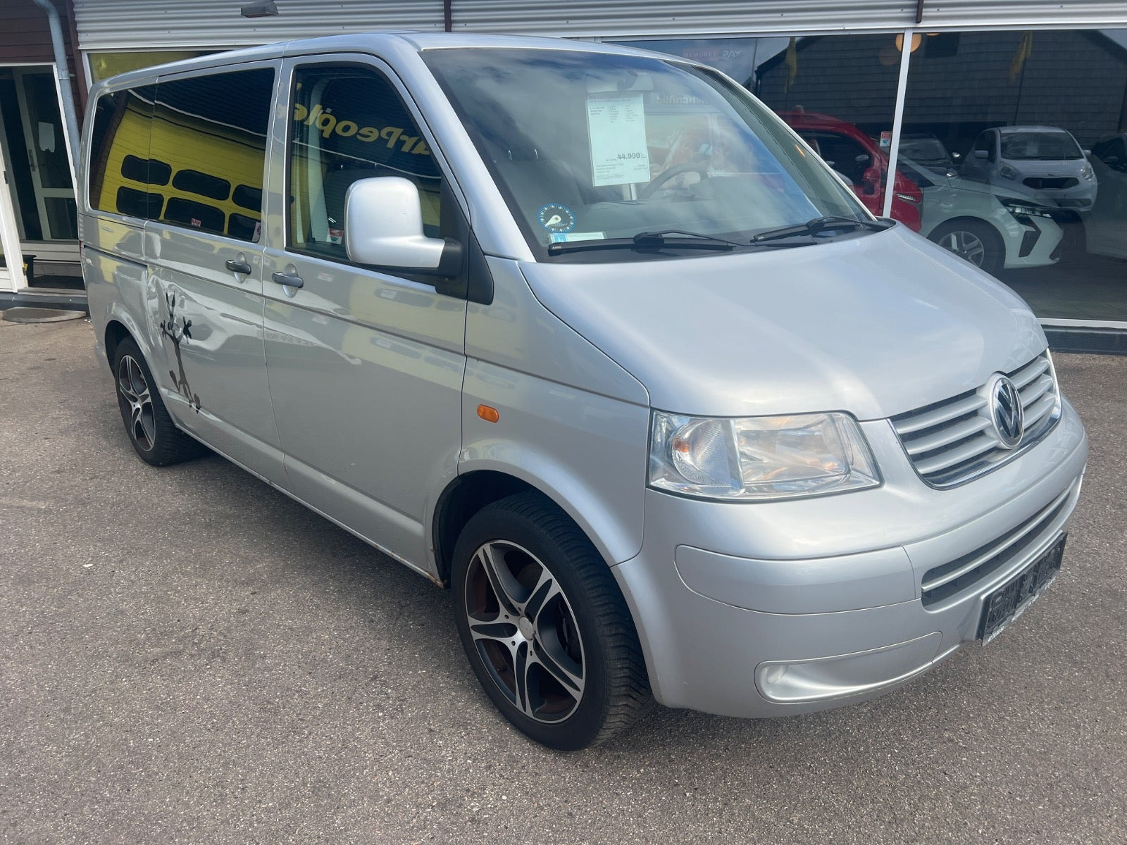Sølv VW Transporter fra 2005