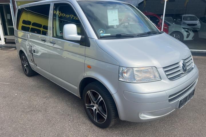 Sølv VW Transporter fra 2005