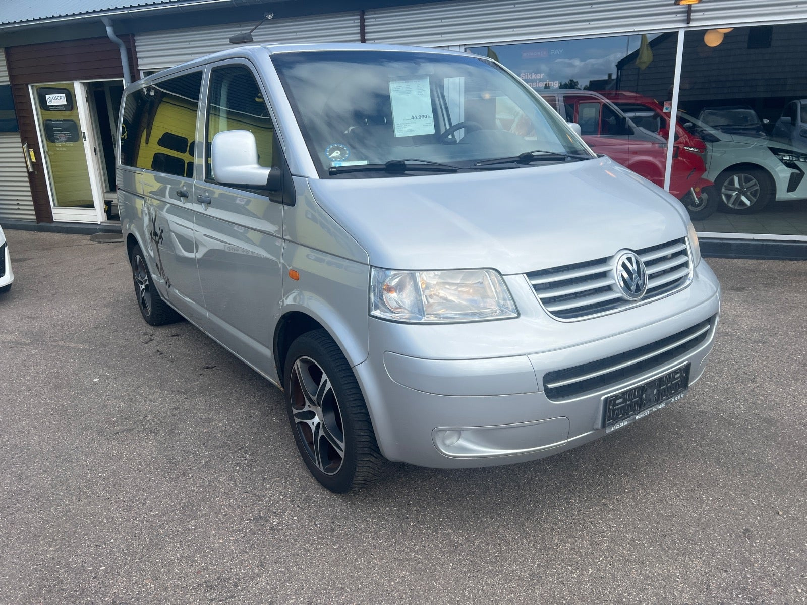 Sølv VW Transporter fra 2005