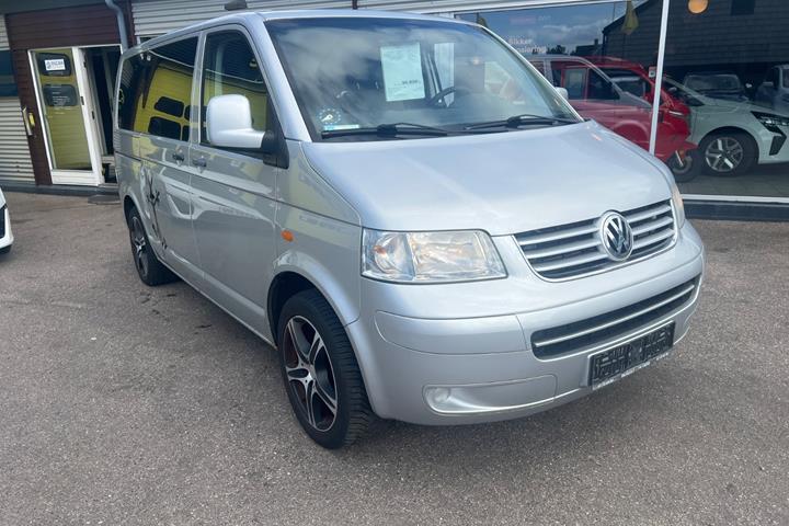 Sølv VW Transporter fra 2005