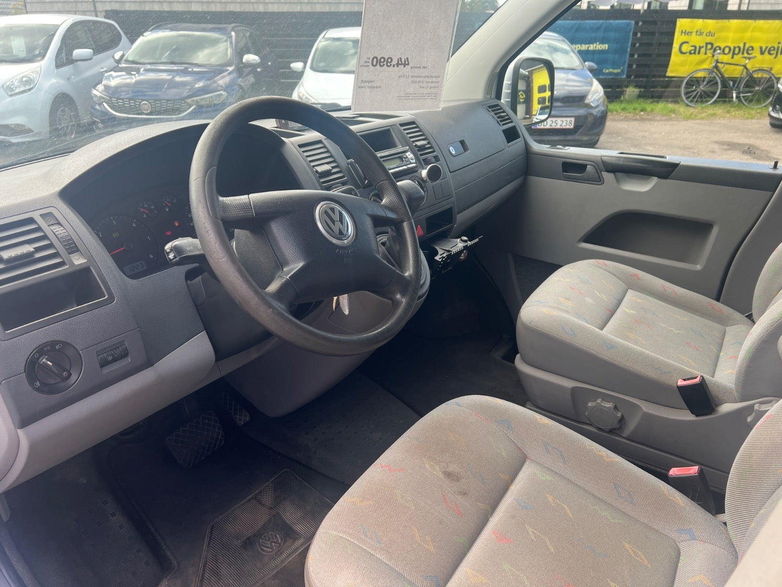 Sølv VW Transporter fra 2005
