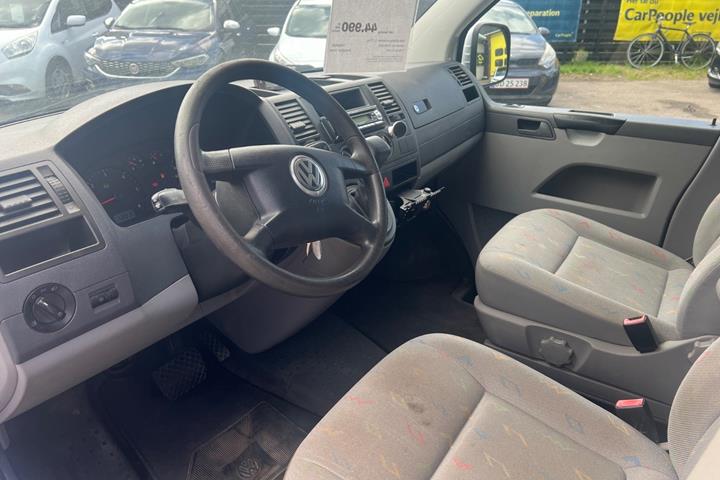 Sølv VW Transporter fra 2005